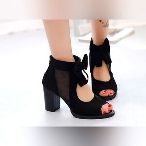 Tinstree black chunky heels with a bow Size 7 EUC